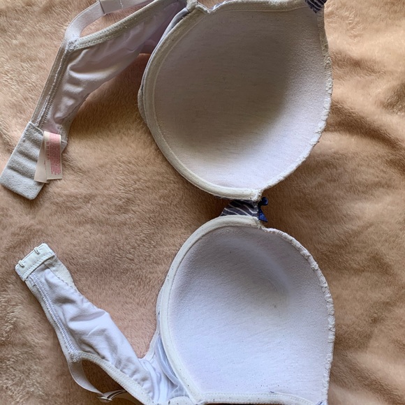 Victoria Secret Bra - Picture 2 of 3